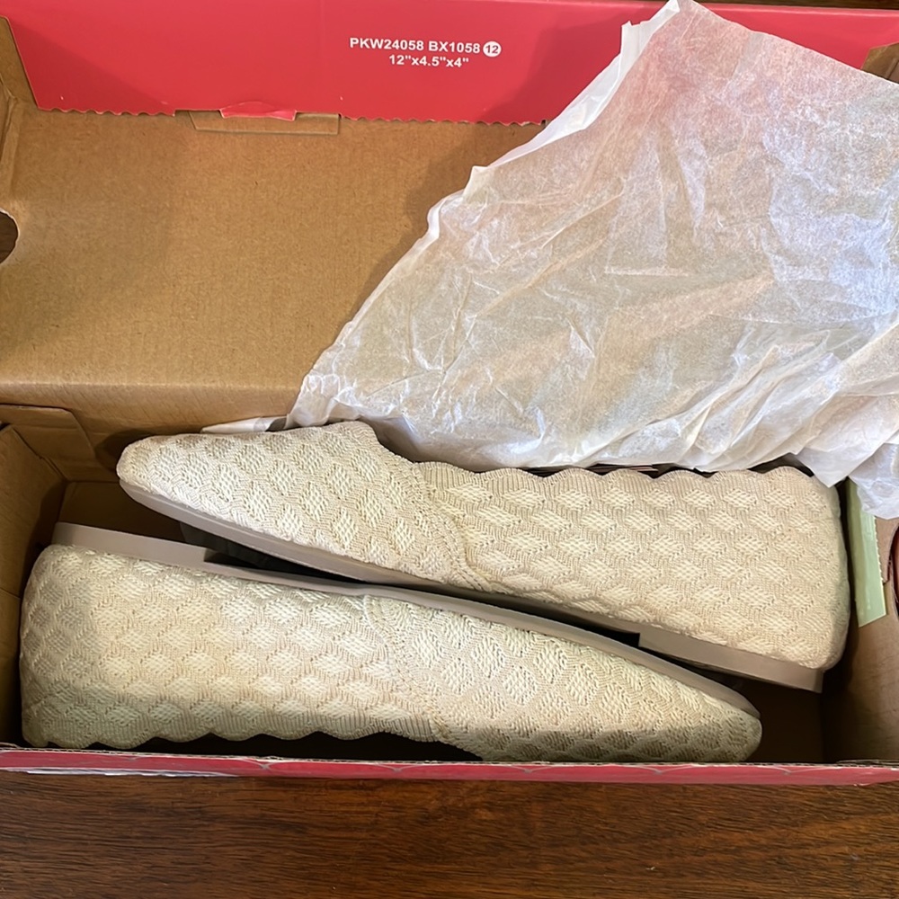 Skechers memory foam Air-cooled  Cloe  honey comb.  Women’s 7 wide. - Picture 8 of 9